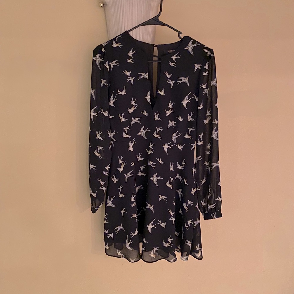 👗NWOT Forever 21 beautiful long sleeved dress